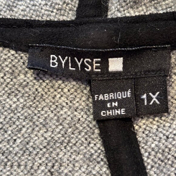 Cozy Snow Leopard Poncho Wrap - Picture 11 of 16